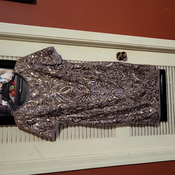 Gold sequins dress - Picture 1 of 3